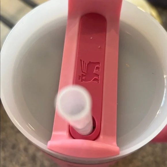 Stanley cup pink 40 ounce - Picture 2 of 3